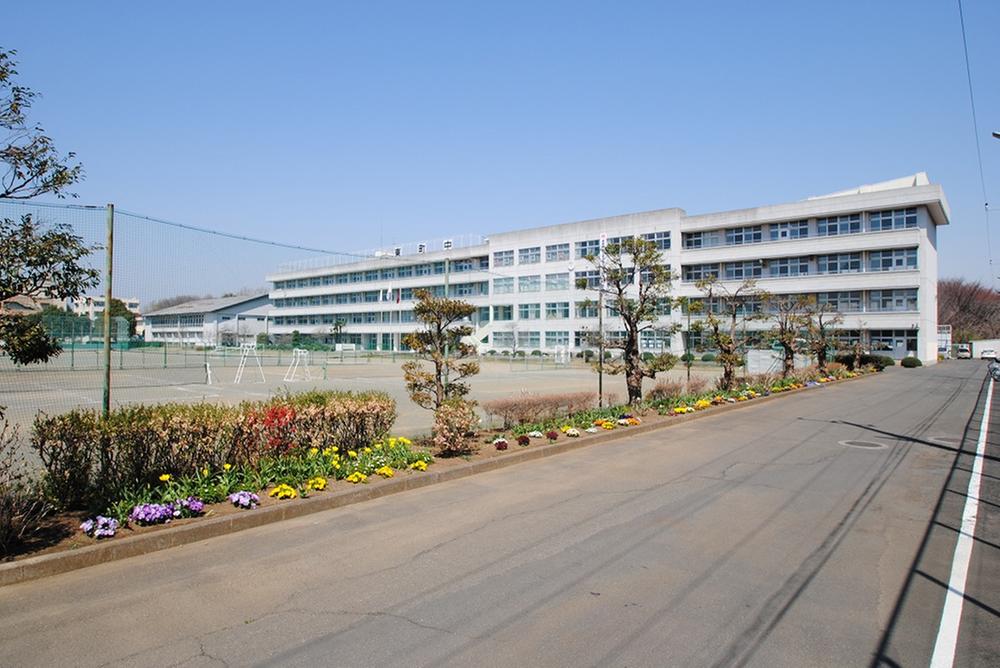 Junior high school. Higashimachi 560m until junior high school