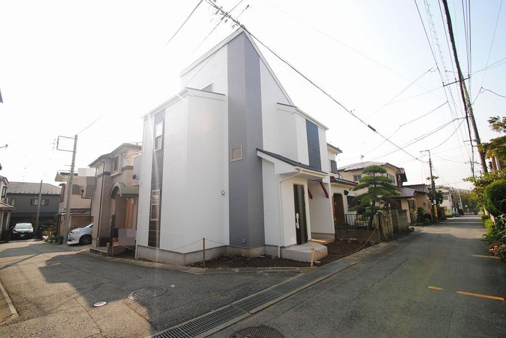 Local photos, including front road. Local (11 May 2013) Shooting