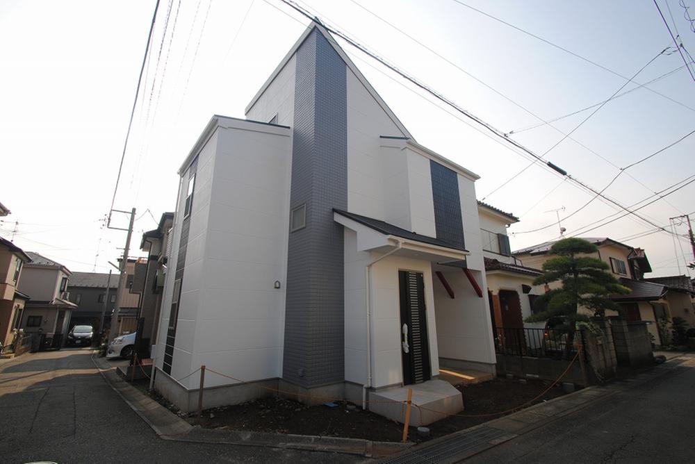 Local appearance photo. Local (11 May 2013) Shooting