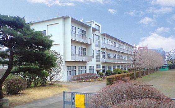 Junior high school. Musashi walk to the north of the 520m field to junior high school about 7 minutes of Musashi Junior High School