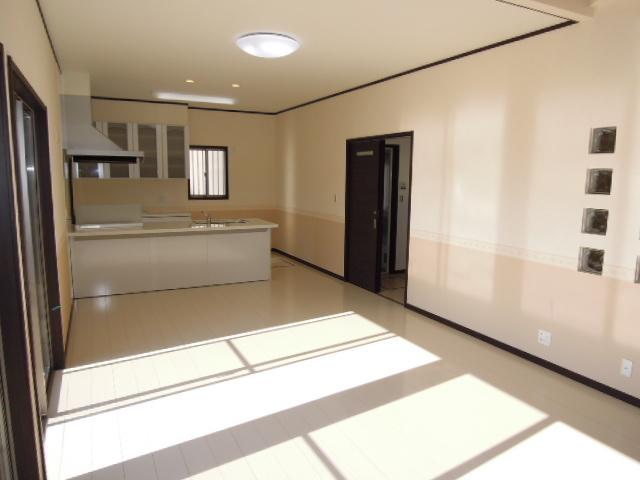 Living. Living 20 Pledge of spacious living! ! Also because the atrium is releasing preeminent! ! 