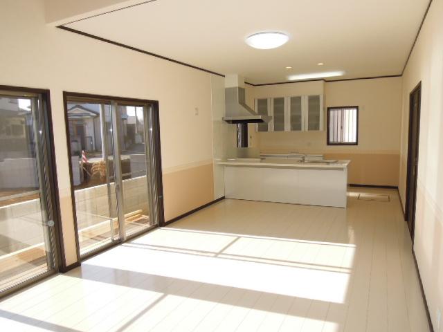 Living. Living 20 Pledge of spacious living! ! Also because the atrium is releasing preeminent! ! 