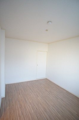 Living and room. North Western-style 6 Pledge