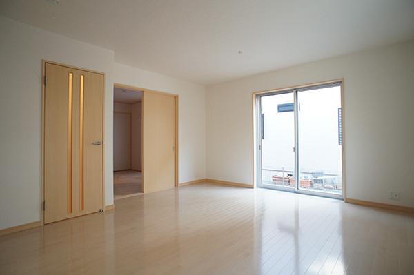 Living. Light flooded south living room was white and keynote Indoor (12 May 2013) Shooting 1 Building