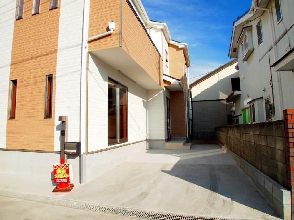 Local appearance photo. It is a land with a space of land area 36 square meters. I'm glad two parking