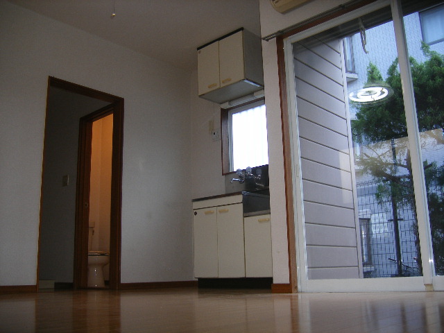 Living and room. 8 pledge