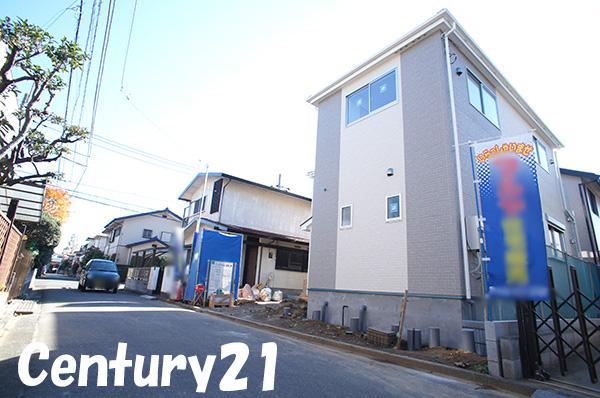 Local photos, including front road. 11 / 20 shooting 