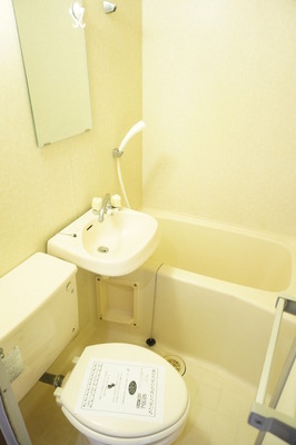 Bath. Cleaning a simple three-point unit bus! is