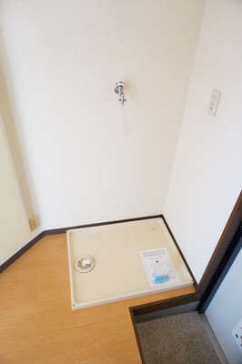 Other Equipment. It is convenient Washing machine in the room and think about the flow line of the housework