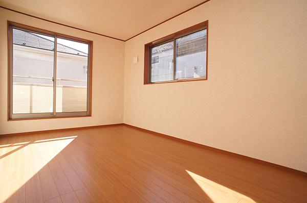 Non-living room. 1 Building