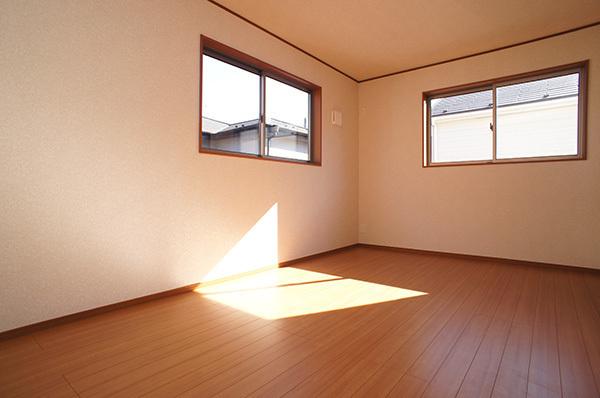 Non-living room. 1 Building