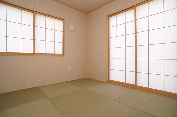 Non-living room. 1 Building