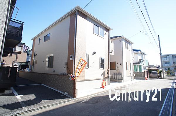 Local photos, including front road. 11 / 20 shooting