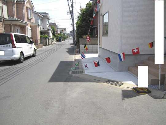 Local photos, including front road. Frontal road