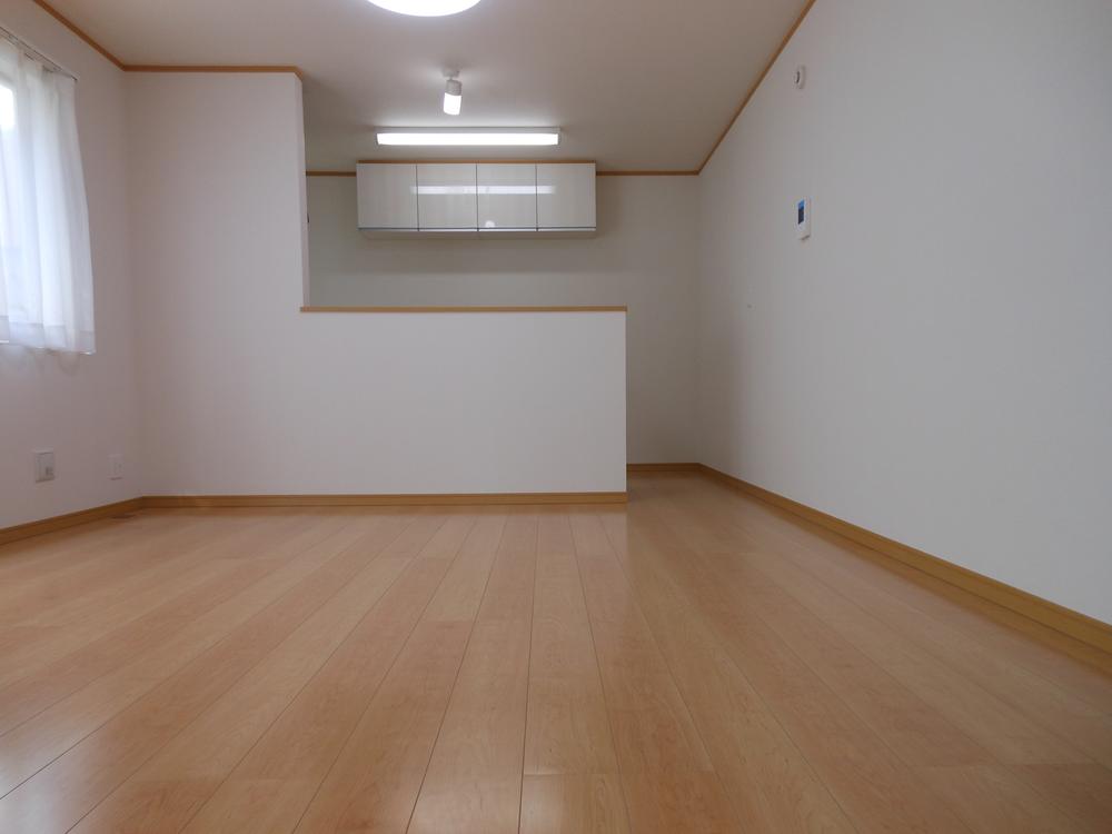 Same specifications photos (living)