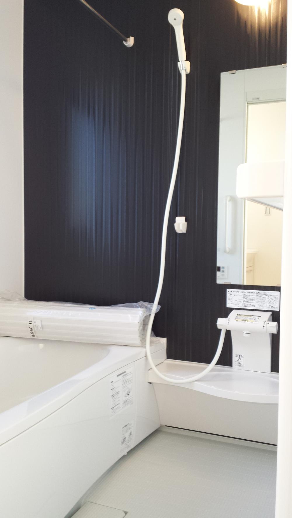 Bathroom. Building 3 unit bus