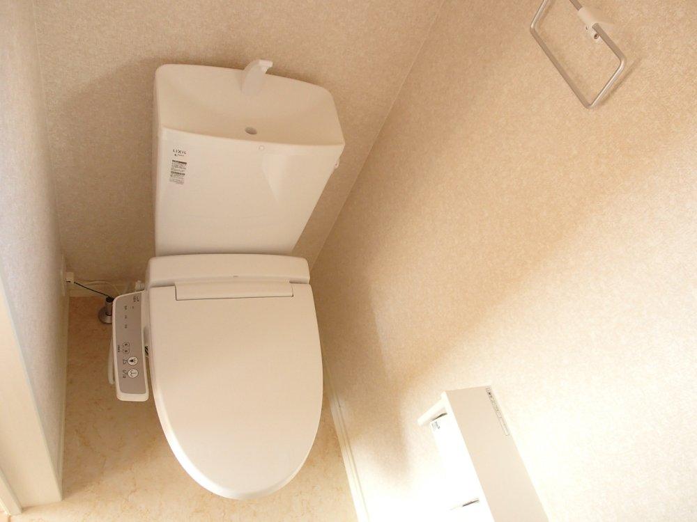 Toilet. Indoor (11 May 2013) Shooting