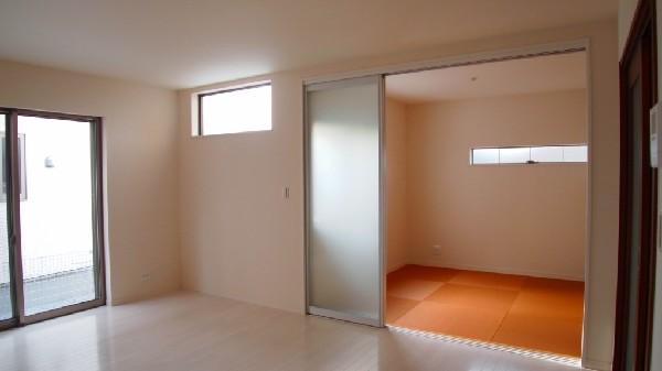 Non-living room. LDK is spacious space of 18 tatami mats! Can you use it more spacious and by connecting the adjacent Hiroshi Japanese-style room