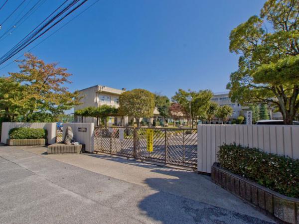 Junior high school. 740m up to junior high school Kasukabe Tatsumidori junior high school