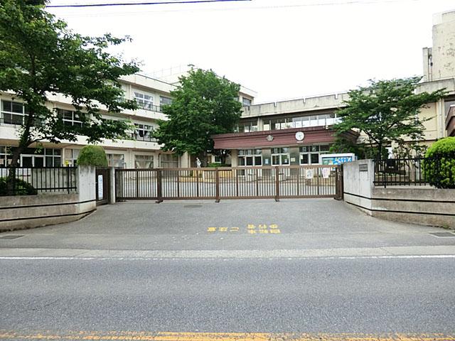 Primary school. Kasukabe Municipal Toyono to elementary school 270m