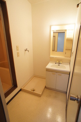 Washroom. ☆ Separate vanity ☆ Yes dressing room ☆