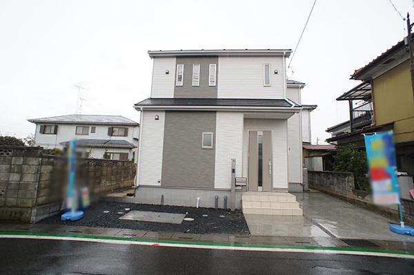 Local photos, including front road. Spacious premises that are wrapped in a sense of openness with plenty of sunshine