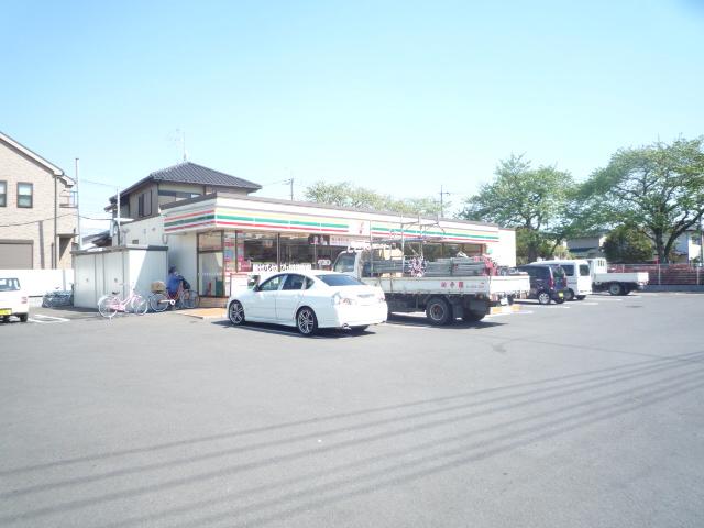 Convenience store. 880m to Seven-Eleven