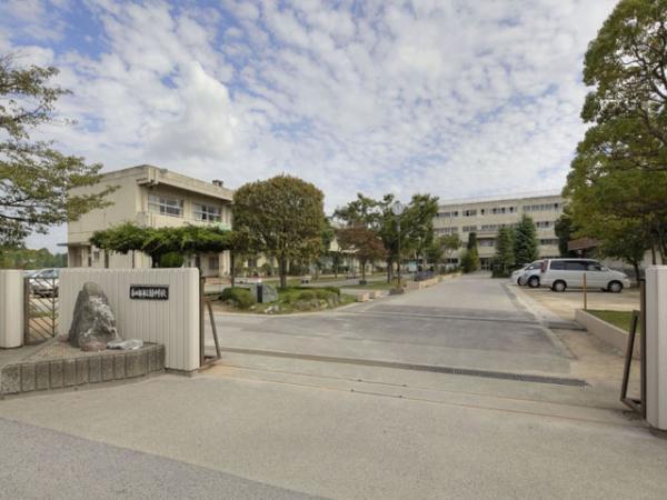 Junior high school. 1200m until the green junior high school