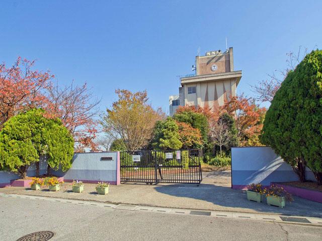 Primary school. Kasukabe Municipal Ushijima to elementary school 1467m