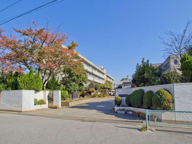 Junior high school. Kasukabe Municipal Toyono until junior high school 1061m