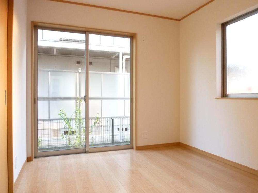 Same specifications photos (living)