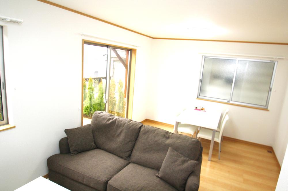 Model house photo. Readjustment land within the spacious grounds 34 square meters 4LDK is 18.5 million yen ~ Seismic grade highest grade of Western-style Tsuzukiai the popular counter kitchen is attractive spacious 20 pledge the same day of your visit Allowed peace of mind