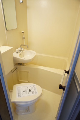 Bath. Cleaning a simple three-point unit bus! is