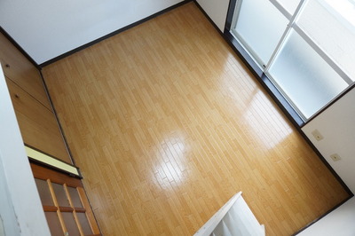 Living and room. Bright grain of the flooring is also coordinated with the furniture is ◎
