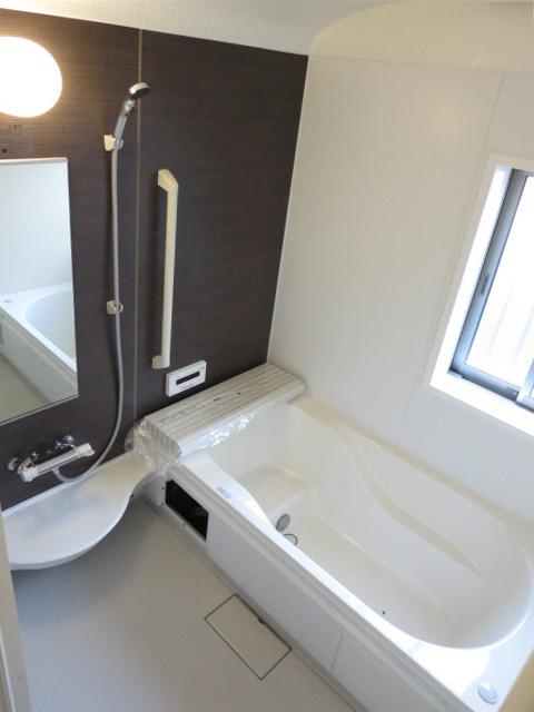 Bathroom. Indoor (11 May 2013) Shooting 1 Building unit bus