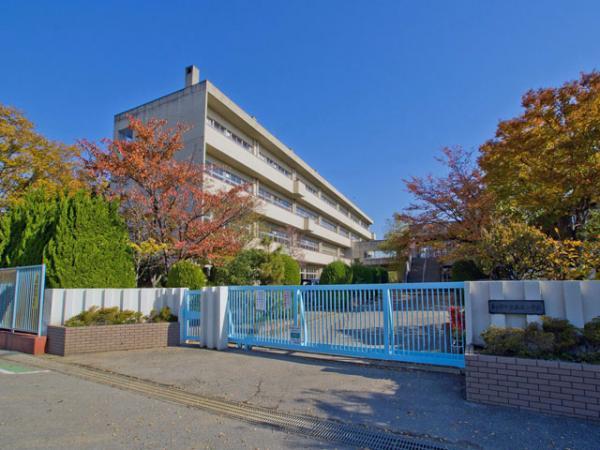 Primary school. 920m Kasukabe Municipal Fujitsuka elementary school to elementary school