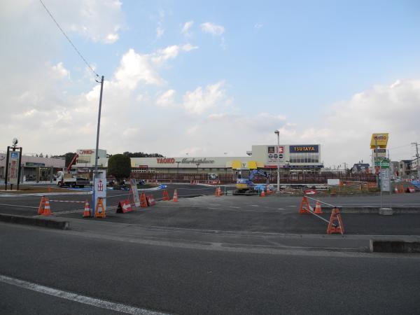 Supermarket. Until Yaoko Co., Ltd. 880m