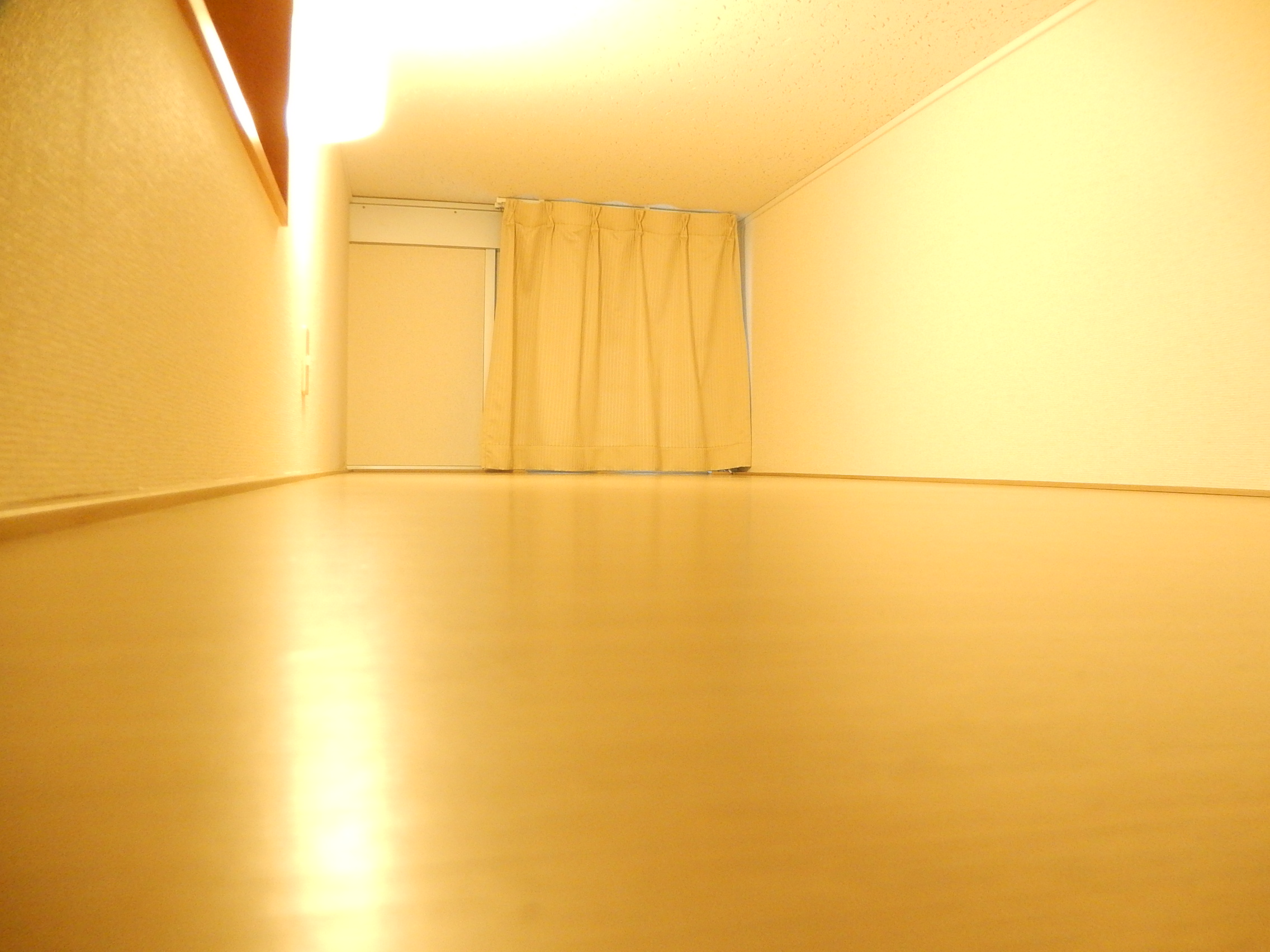 Other room space. Loft is the space of 3 minutes mat!