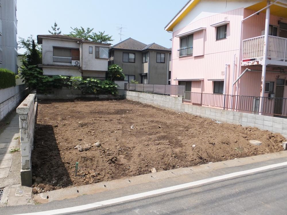 Local photos, including front road. Local Photos