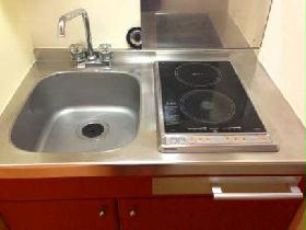Kitchen. Two-burner electric stove with