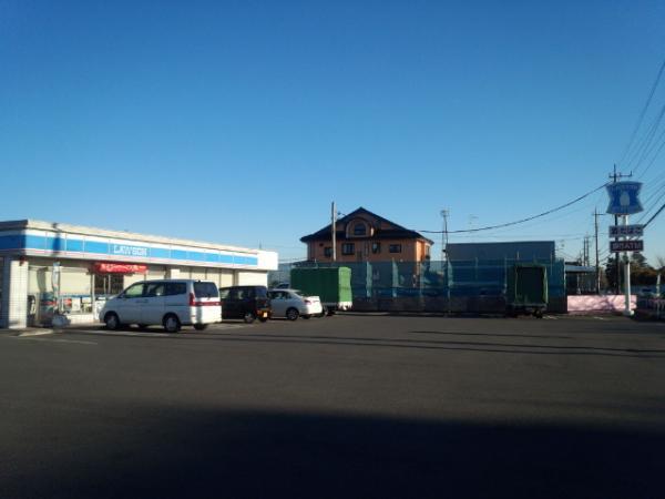 Convenience store. 800m to Lawson