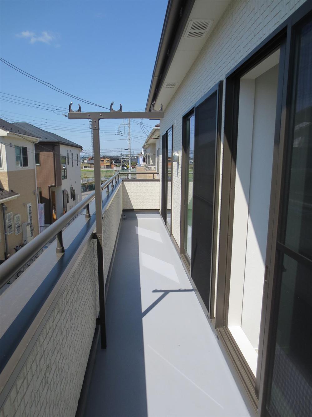 Balcony. A wide balcony, Also it comes with a sink. Always clean because you will be water! But it is good to put a flower. 