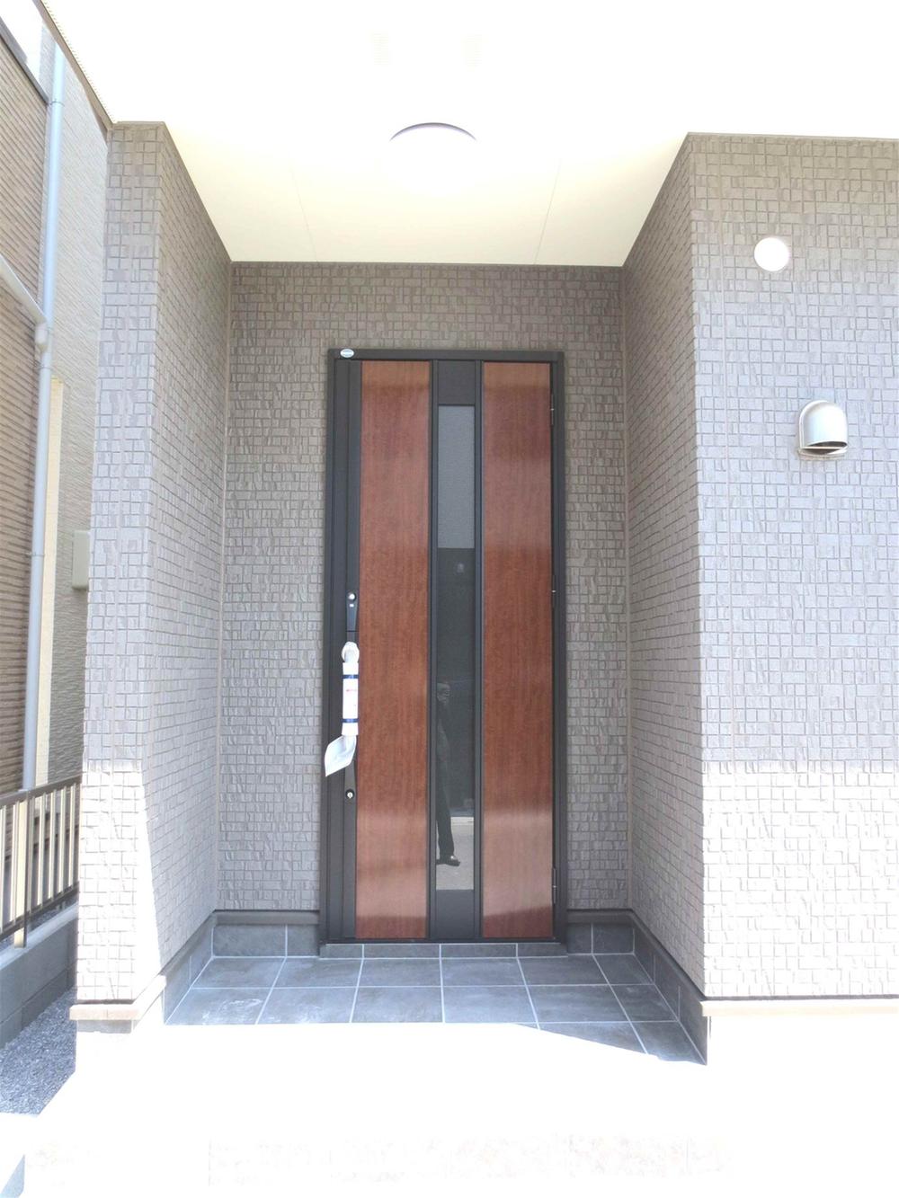 Entrance. Design of sticking to feel the quality! Hard to stream handle to scratch month. 