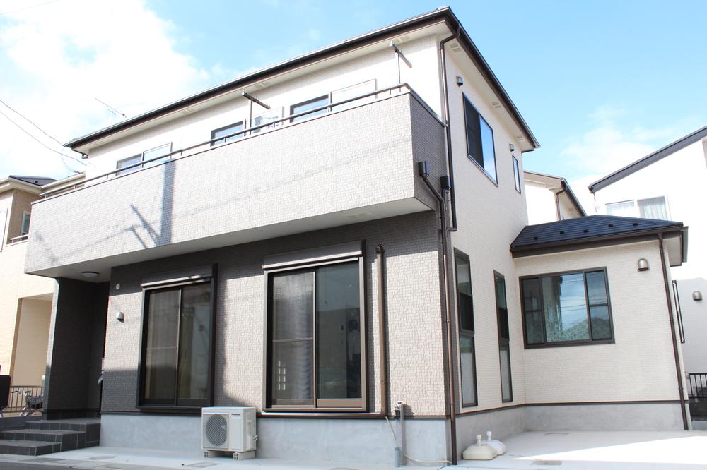 Local appearance photo. Good per sun in all rooms south! The window also is making the lighting emphasis in the lot! 