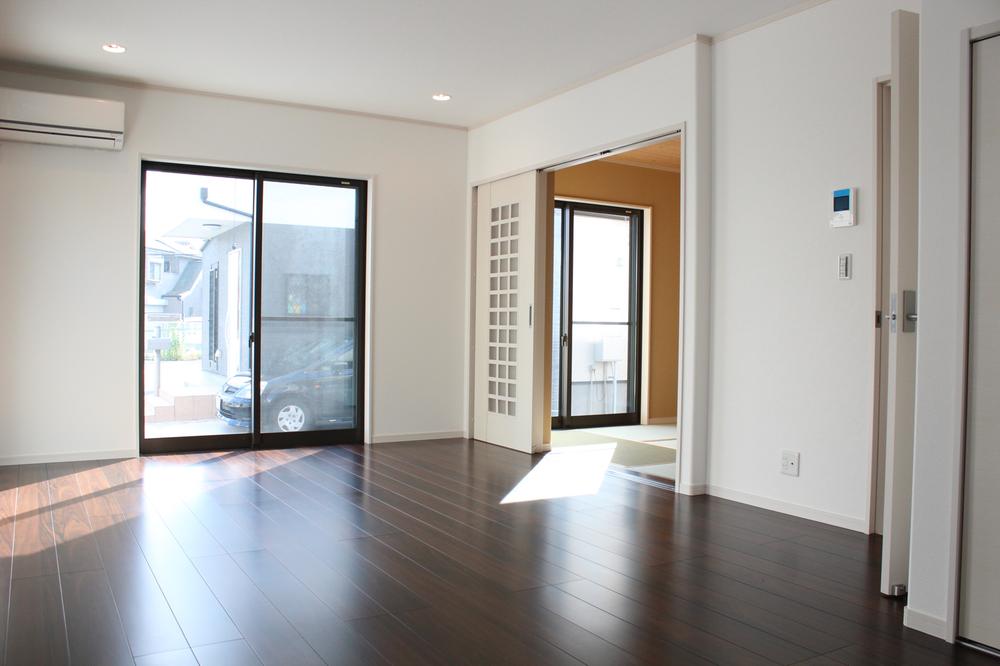 Living. This living room spacious light of the sun pour