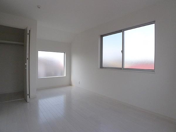 Non-living room. 1 Building