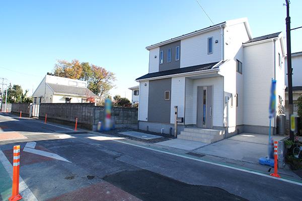 Local photos, including front road. Local (11 May 2013) Shooting