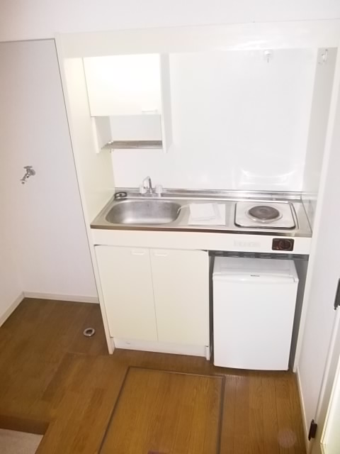 Kitchen. With under-floor storage
