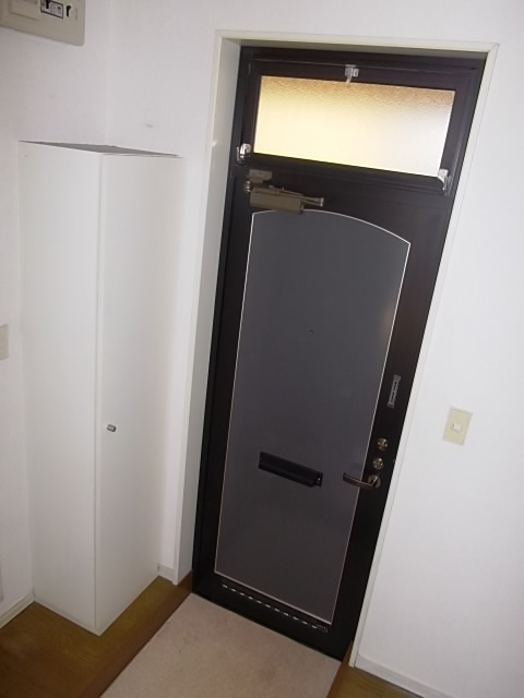 Entrance. With a shoe box