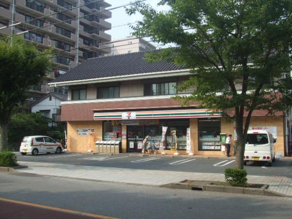 Convenience store. 350m Seven-Eleven convenience store to